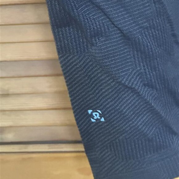 Men's Lululemon Shirt - Picture 3 of 3